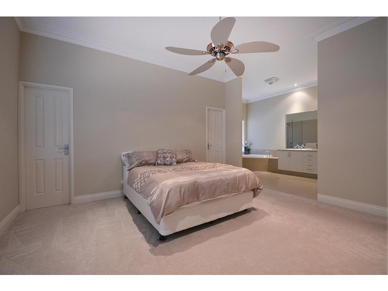 26 Via Vista Drive, Mariginiup WA 6065