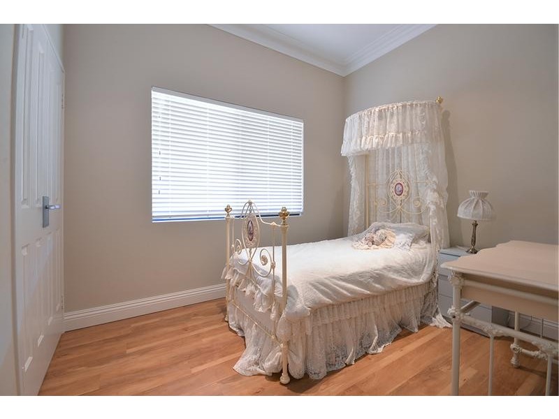 26 Via Vista Drive, Mariginiup WA 6065