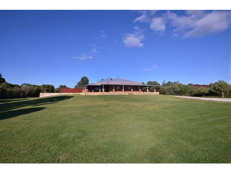 26 Via Vista Drive, Mariginiup WA 6065