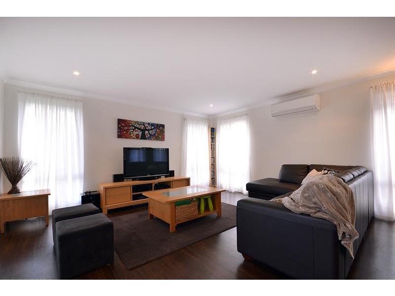 11 Manyleaf Link, Banksia Grove WA 6031