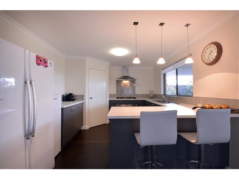 11 Manyleaf Link, Banksia Grove WA 6031