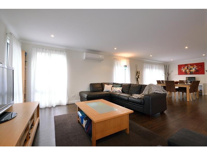 11 Manyleaf Link, Banksia Grove WA 6031