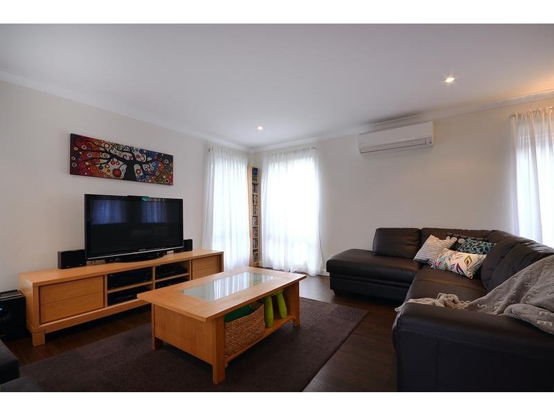 11 Manyleaf Link, Banksia Grove WA 6031