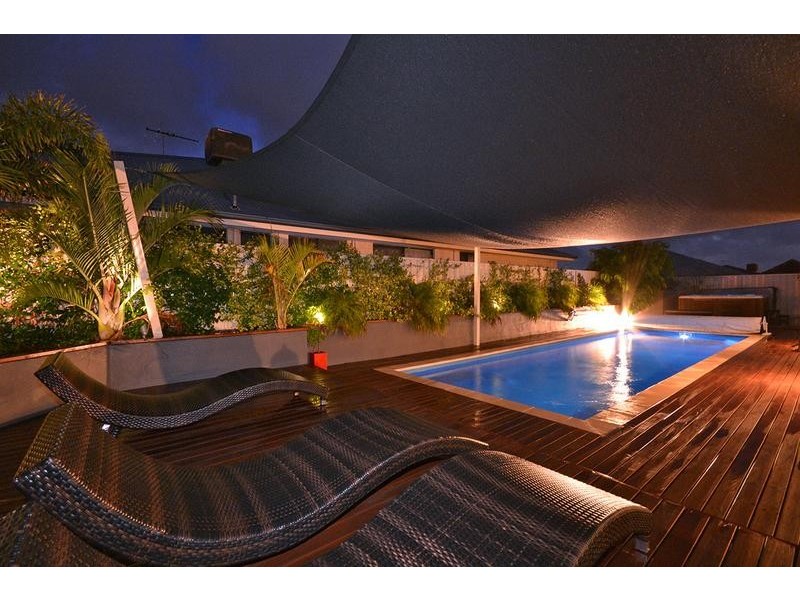 8 Apsley Bend, Tapping WA 6065