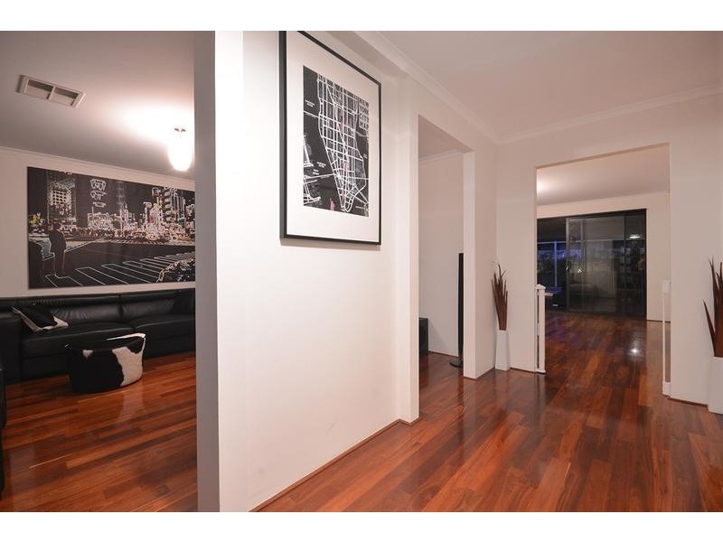 8 Apsley Bend, Tapping WA 6065