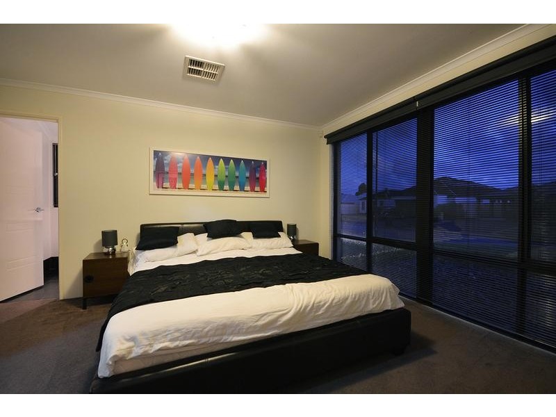 8 Apsley Bend, Tapping WA 6065