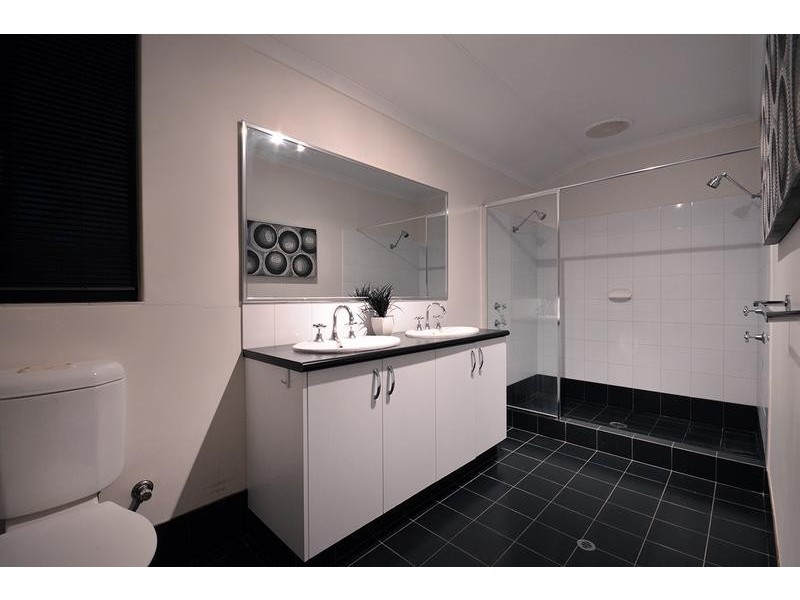 8 Apsley Bend, Tapping WA 6065