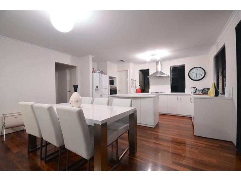 8 Apsley Bend, Tapping WA 6065