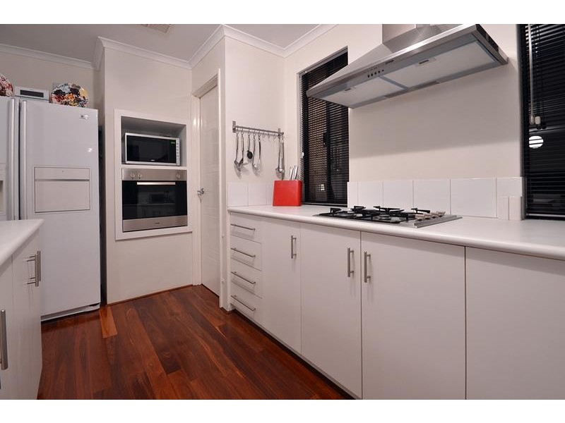 8 Apsley Bend, Tapping WA 6065