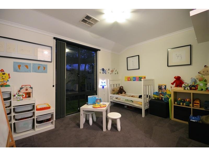 8 Apsley Bend, Tapping WA 6065