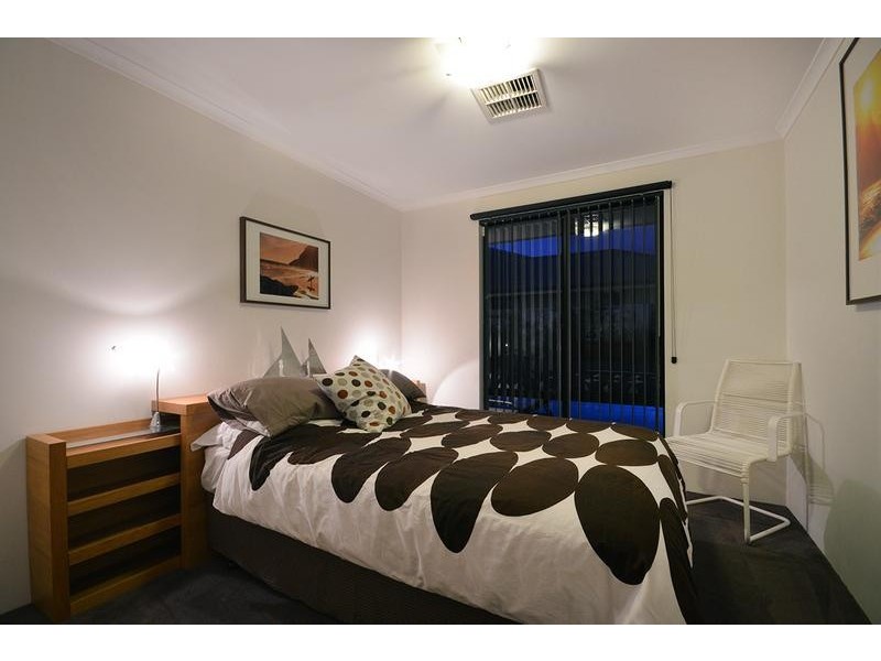 8 Apsley Bend, Tapping WA 6065