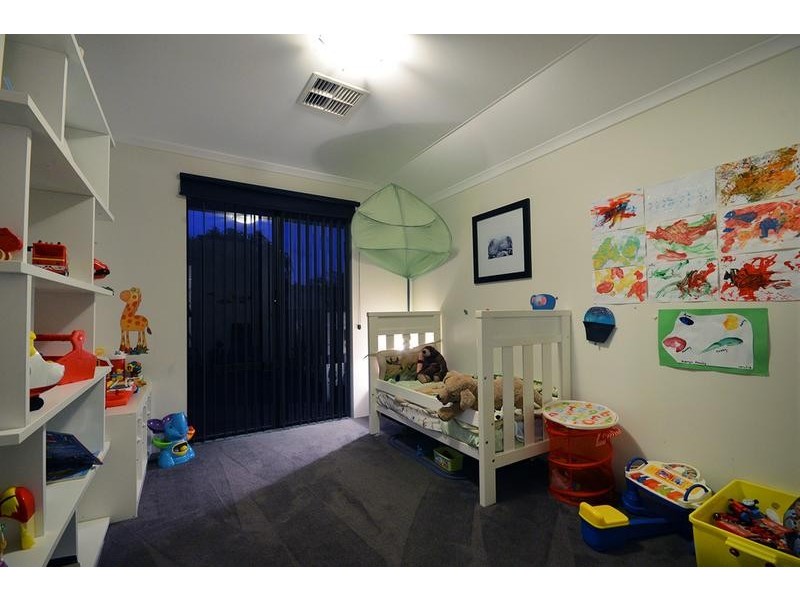 8 Apsley Bend, Tapping WA 6065