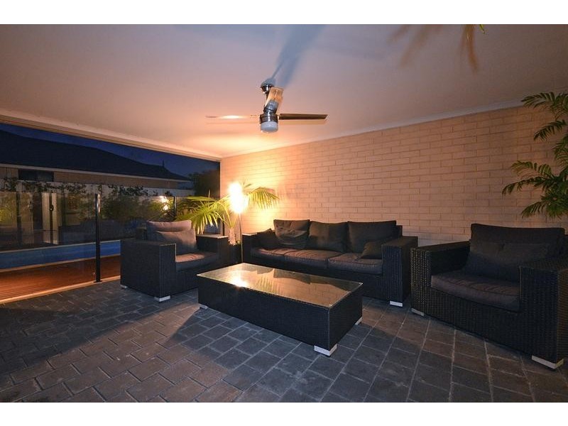 8 Apsley Bend, Tapping WA 6065