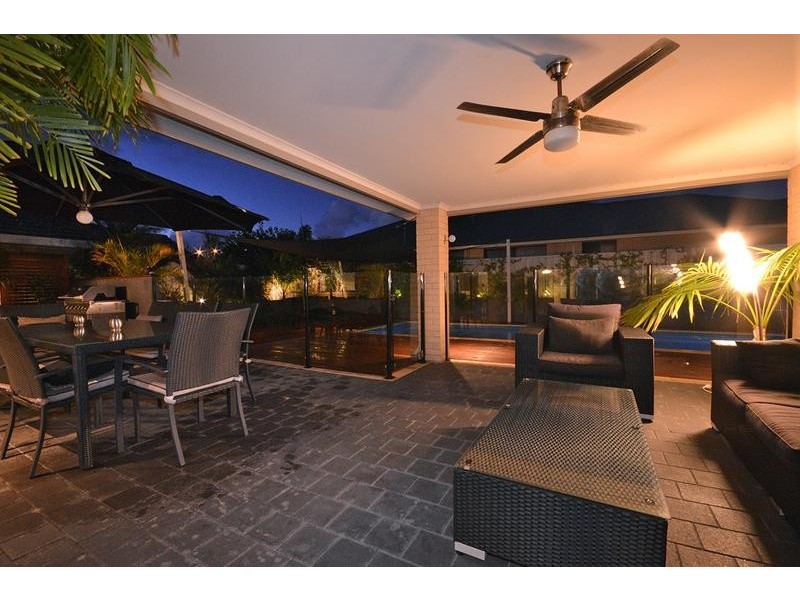 8 Apsley Bend, Tapping WA 6065