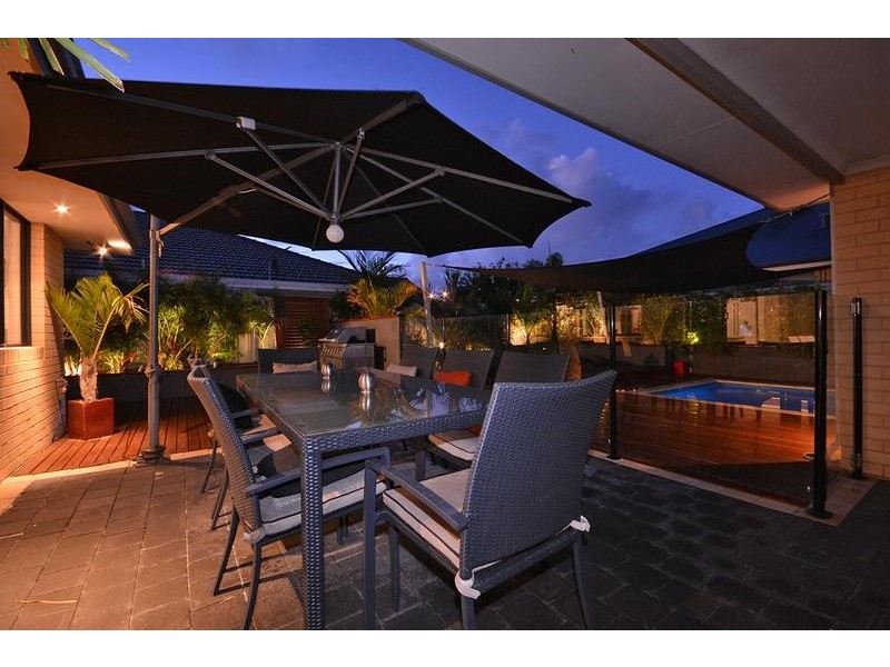 8 Apsley Bend, Tapping WA 6065