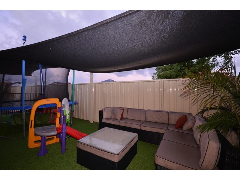 8 Apsley Bend, Tapping WA 6065