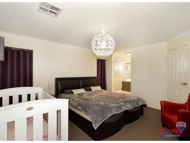 17 Eastman Turn, Tapping WA 6065