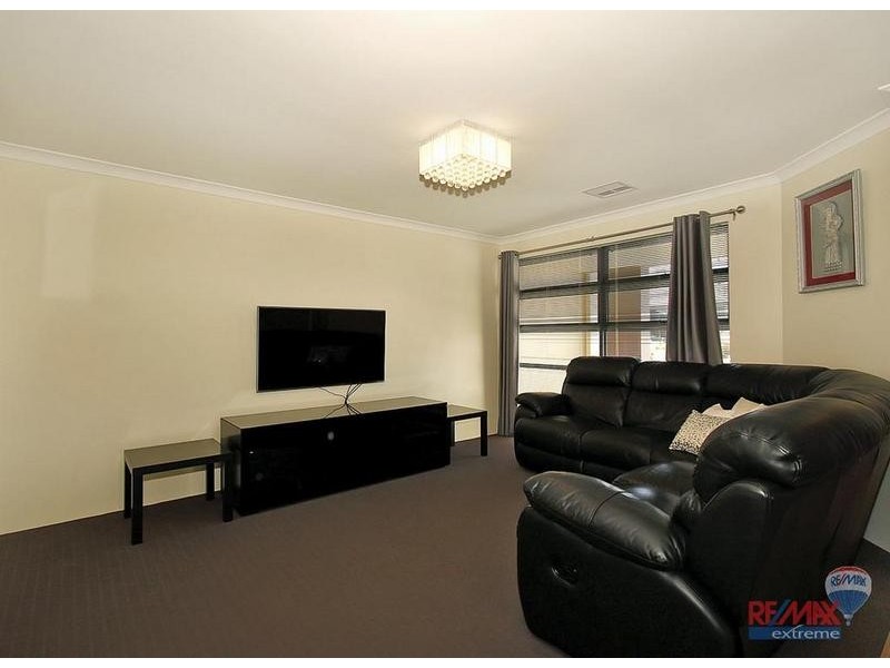 17 Eastman Turn, Tapping WA 6065