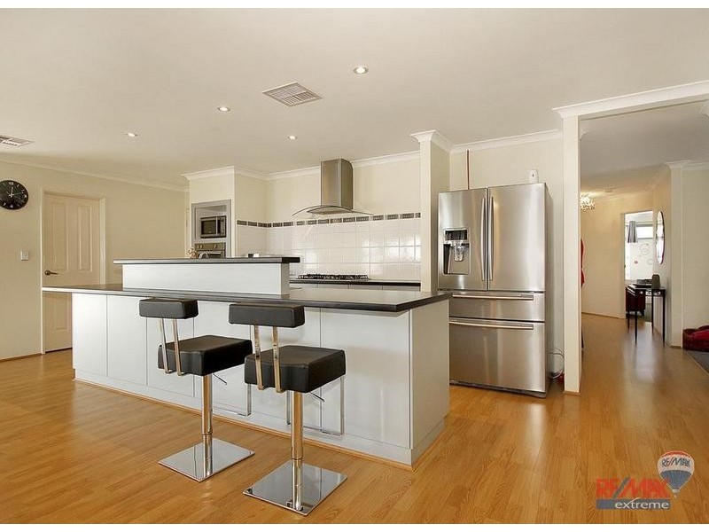 17 Eastman Turn, Tapping WA 6065