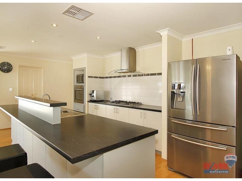 17 Eastman Turn, Tapping WA 6065