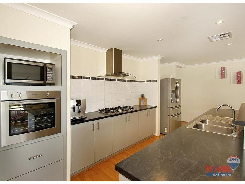 17 Eastman Turn, Tapping WA 6065