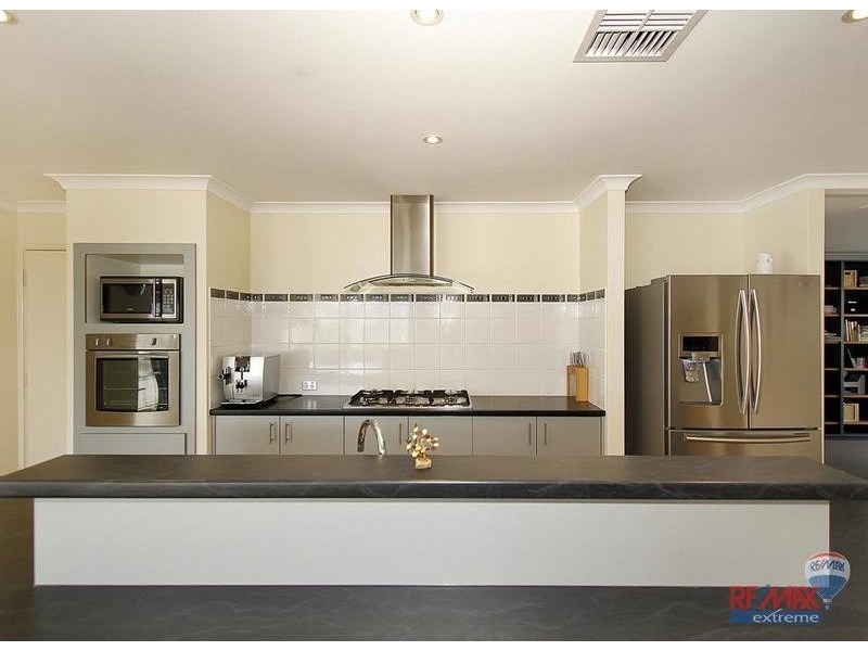 17 Eastman Turn, Tapping WA 6065