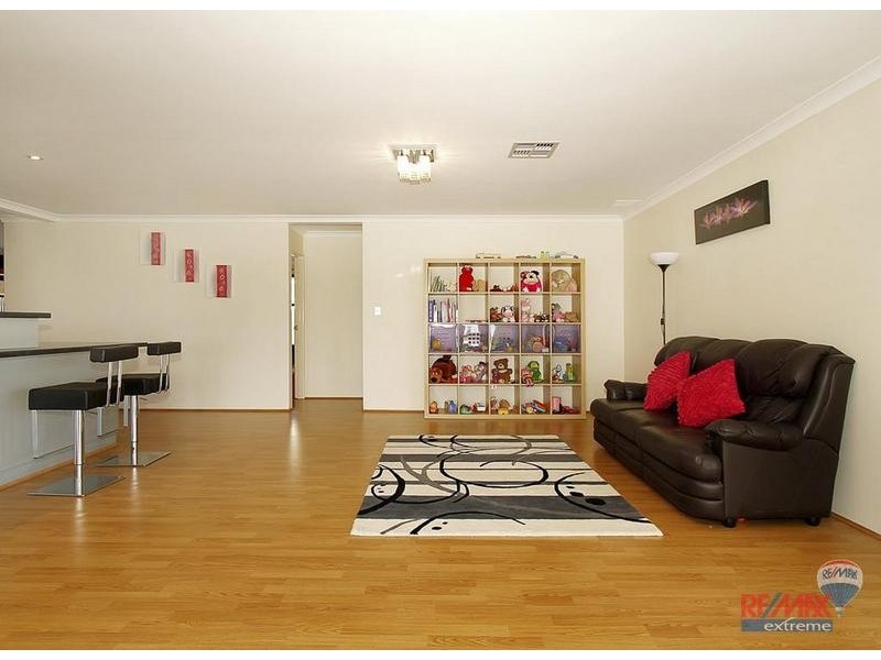 17 Eastman Turn, Tapping WA 6065