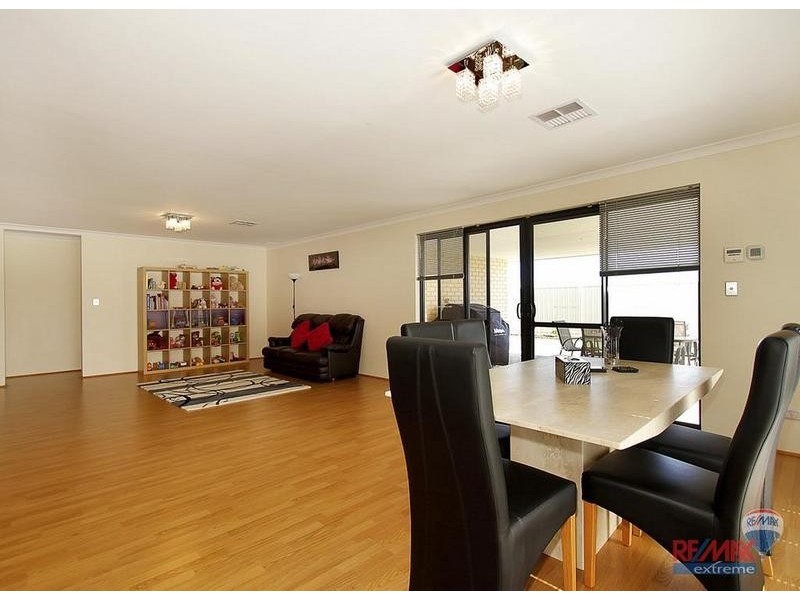 17 Eastman Turn, Tapping WA 6065