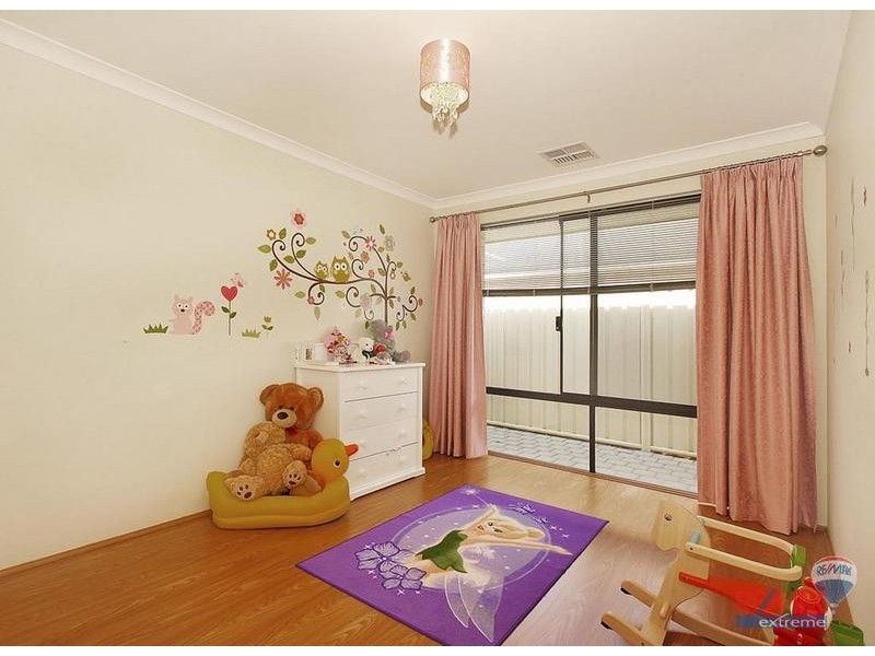 17 Eastman Turn, Tapping WA 6065