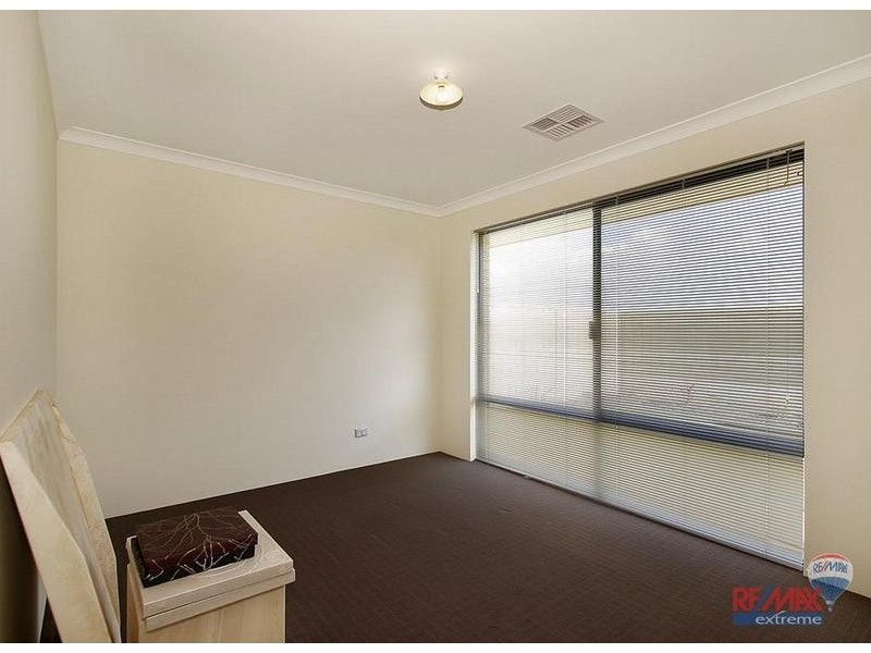 17 Eastman Turn, Tapping WA 6065