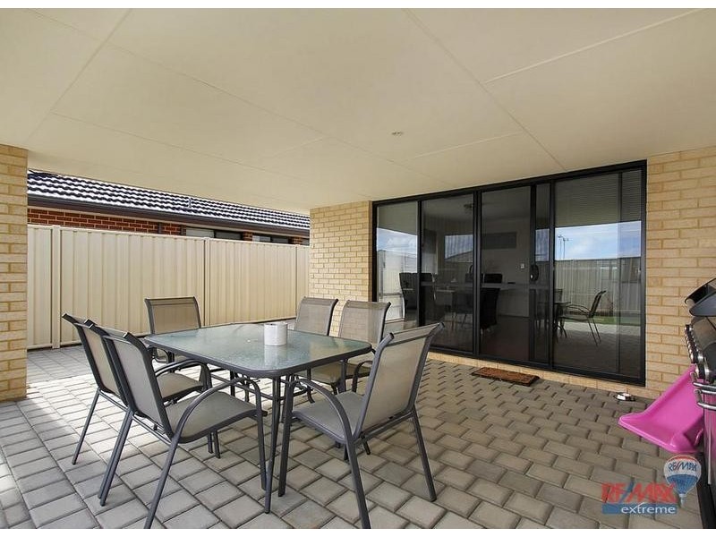 17 Eastman Turn, Tapping WA 6065