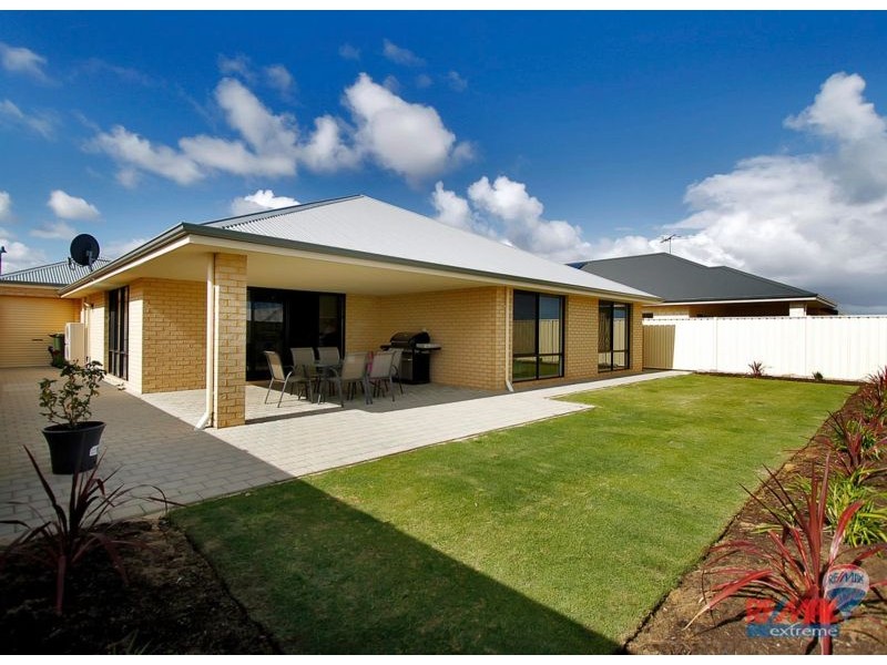 17 Eastman Turn, Tapping WA 6065