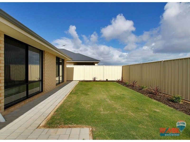 17 Eastman Turn, Tapping WA 6065