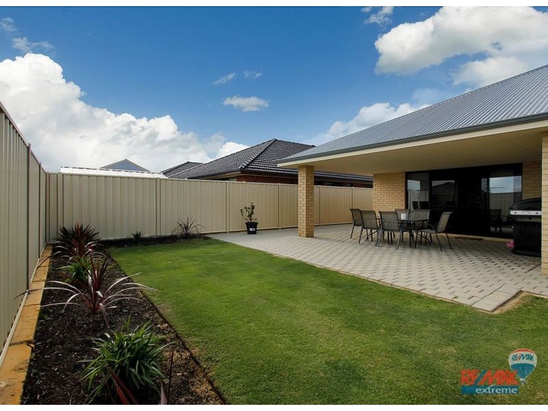 17 Eastman Turn, Tapping WA 6065