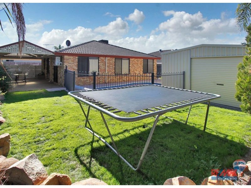 7 Sunrise Place, Landsdale WA 6065
