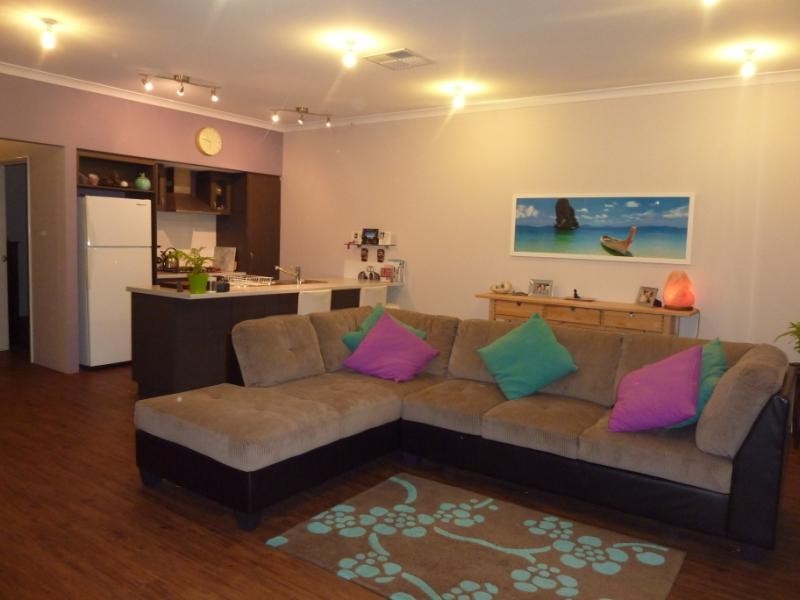 8A Bollach Green, Butler WA 6036