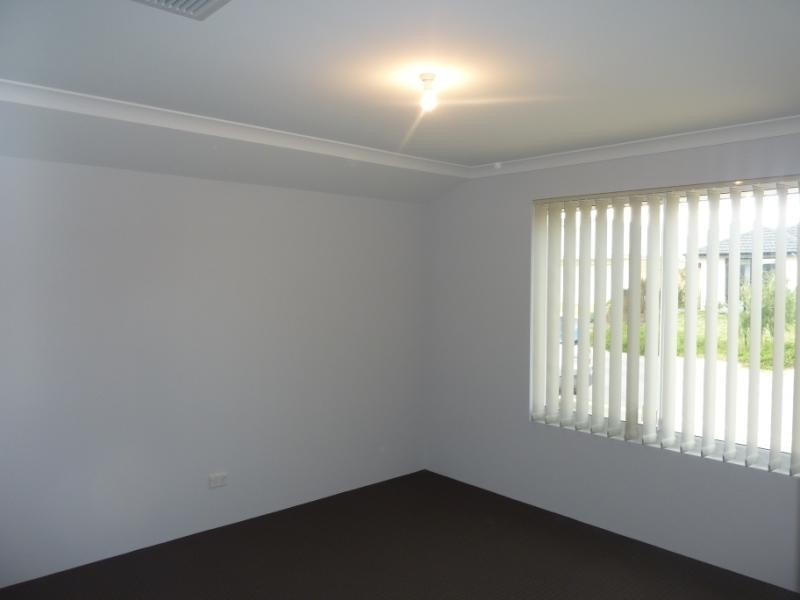 33 Eastwall Parkway, Butler WA 6036