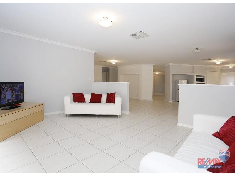 35 Crownpoint Cres, Butler WA 6036