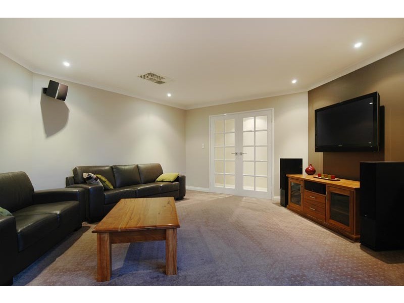 14 Heacham Avenue, Hocking WA 6065