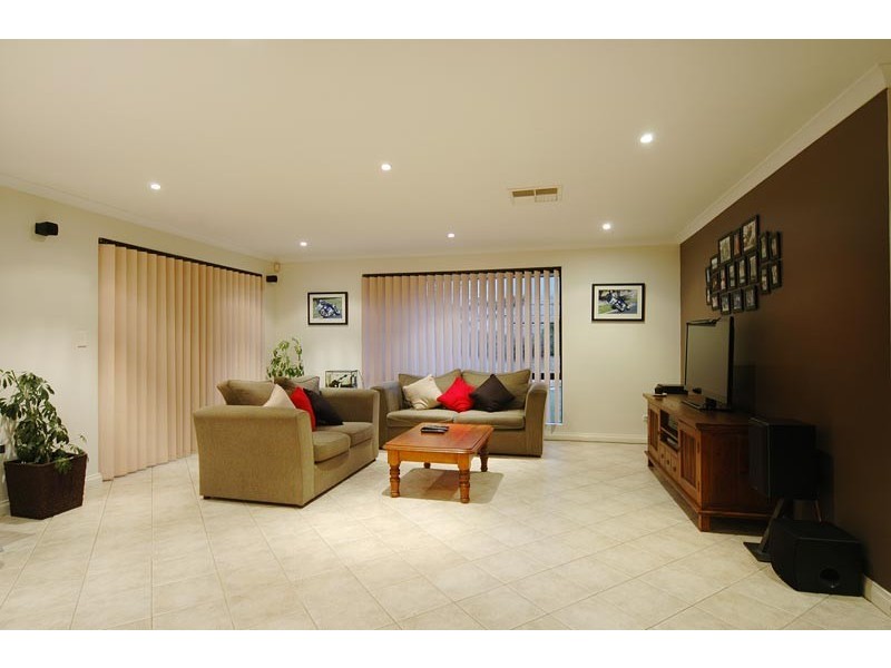 14 Heacham Avenue, Hocking WA 6065