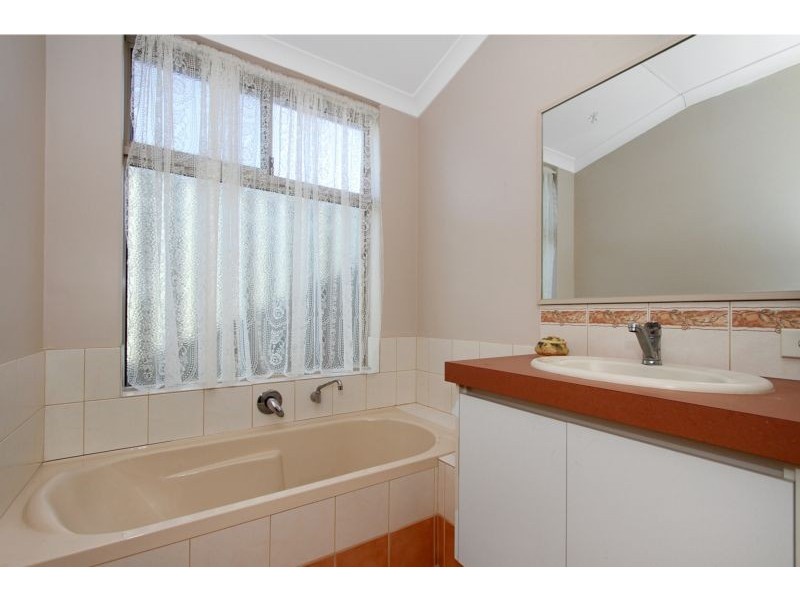 20 Firmstone Circle, Landsdale WA 6065