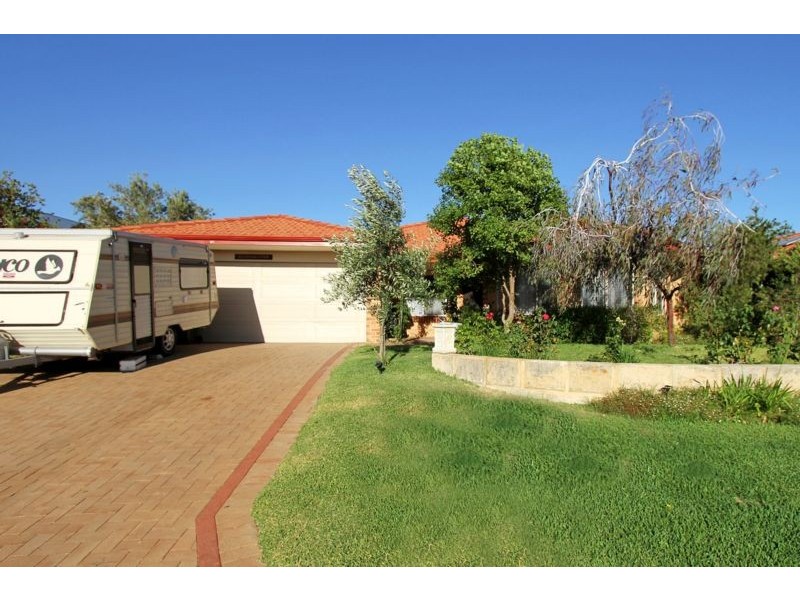 20 Firmstone Circle, Landsdale WA 6065