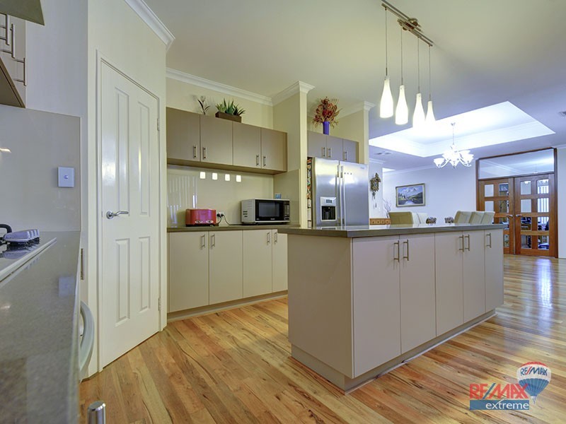 14 Bardeen Pass, Carramar WA 6031