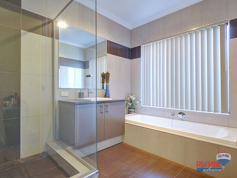 14 Bardeen Pass, Carramar WA 6031