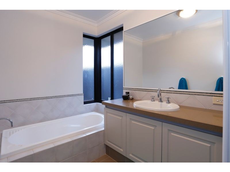 4 Kirra Court, Hillarys WA 6025