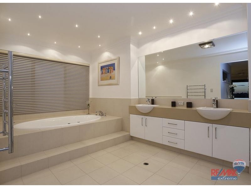 7 Spitfire Ave, Burns Beach WA 6028