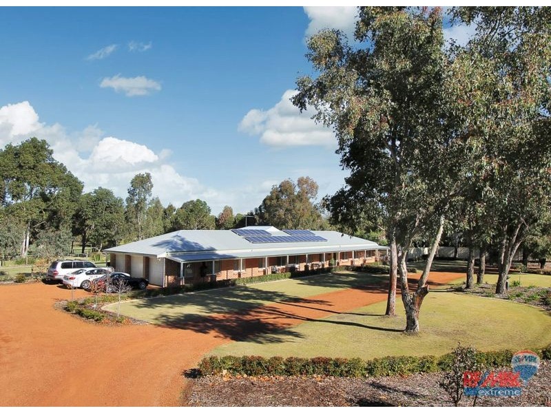 576 Neaves Road, Mariginiup WA 6065