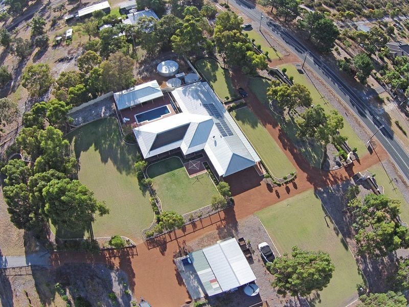 576 Neaves Road, Mariginiup WA 6065