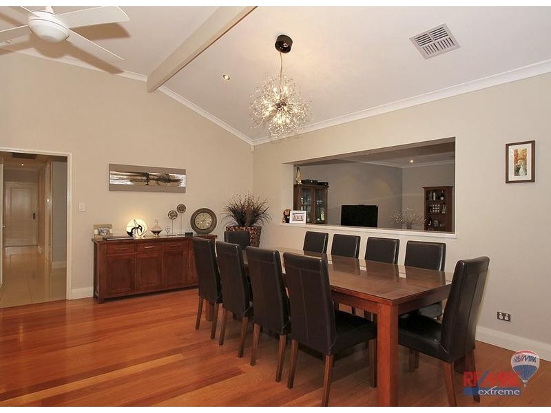 576 Neaves Road, Mariginiup WA 6065