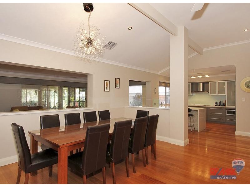 576 Neaves Road, Mariginiup WA 6065